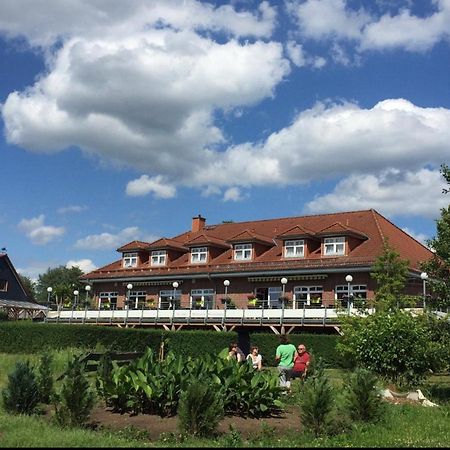 Hotel Und Restaurant Zum Bunten Hirsch Mirow Eksteriør billede