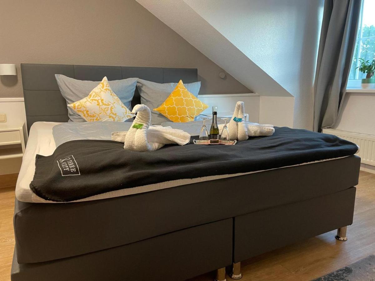 Hotel Und Restaurant Zum Bunten Hirsch Mirow Eksteriør billede
