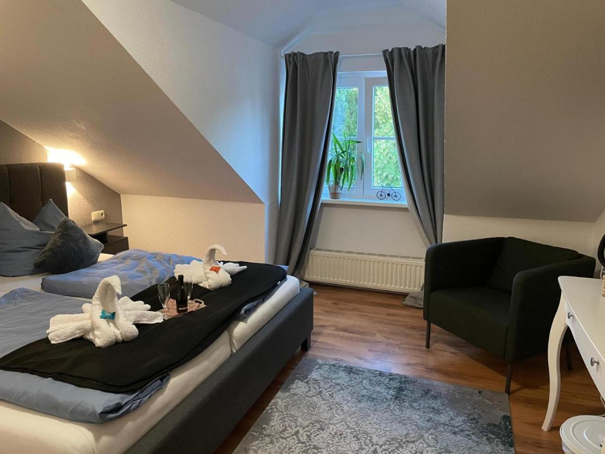 Hotel Und Restaurant Zum Bunten Hirsch Mirow Eksteriør billede